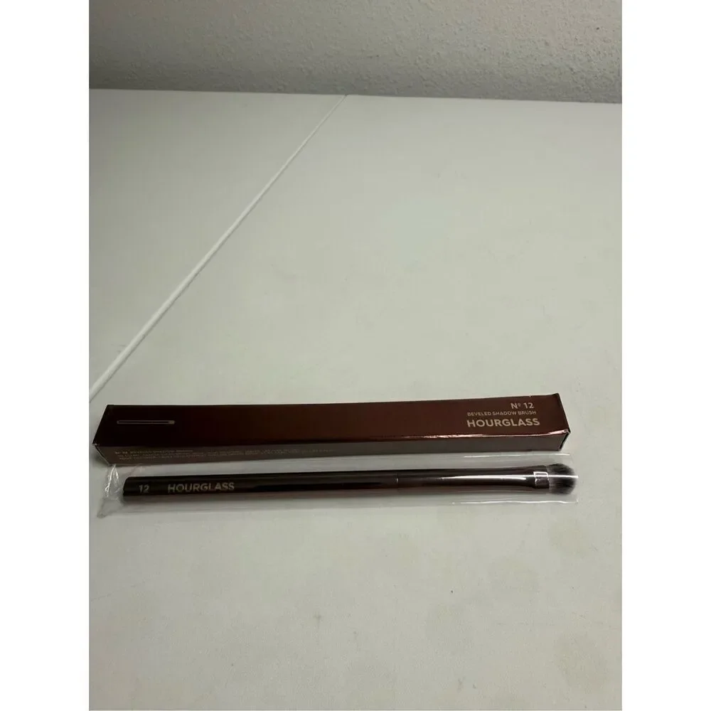 New Hourglass N* 12 Beveled Shadow Brush
